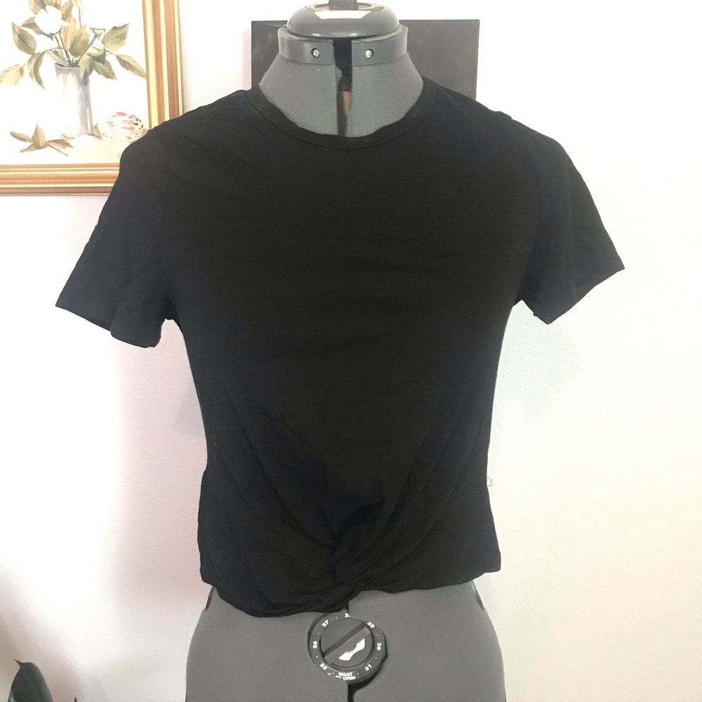 🎁 H&M Front-Twist Crop Top